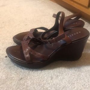 6M brown apostrophe wedges